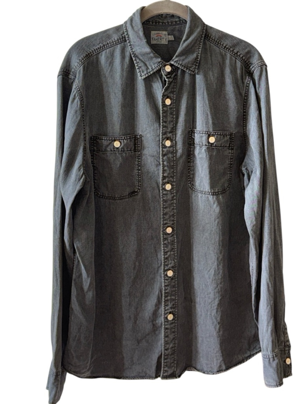 FAHERTY The Tried And True Chambray Workshirt in Charcoal Black, Medium